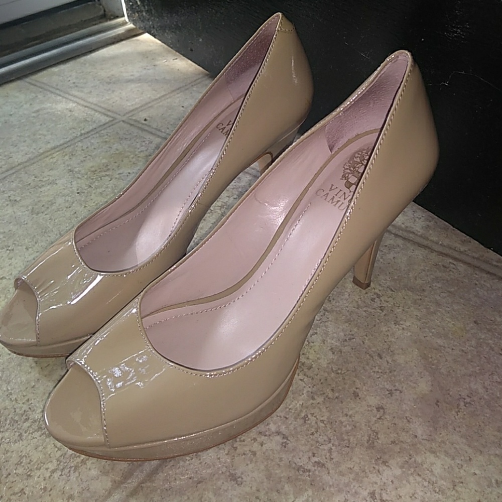 Open toe Vince Camuto tan Heels